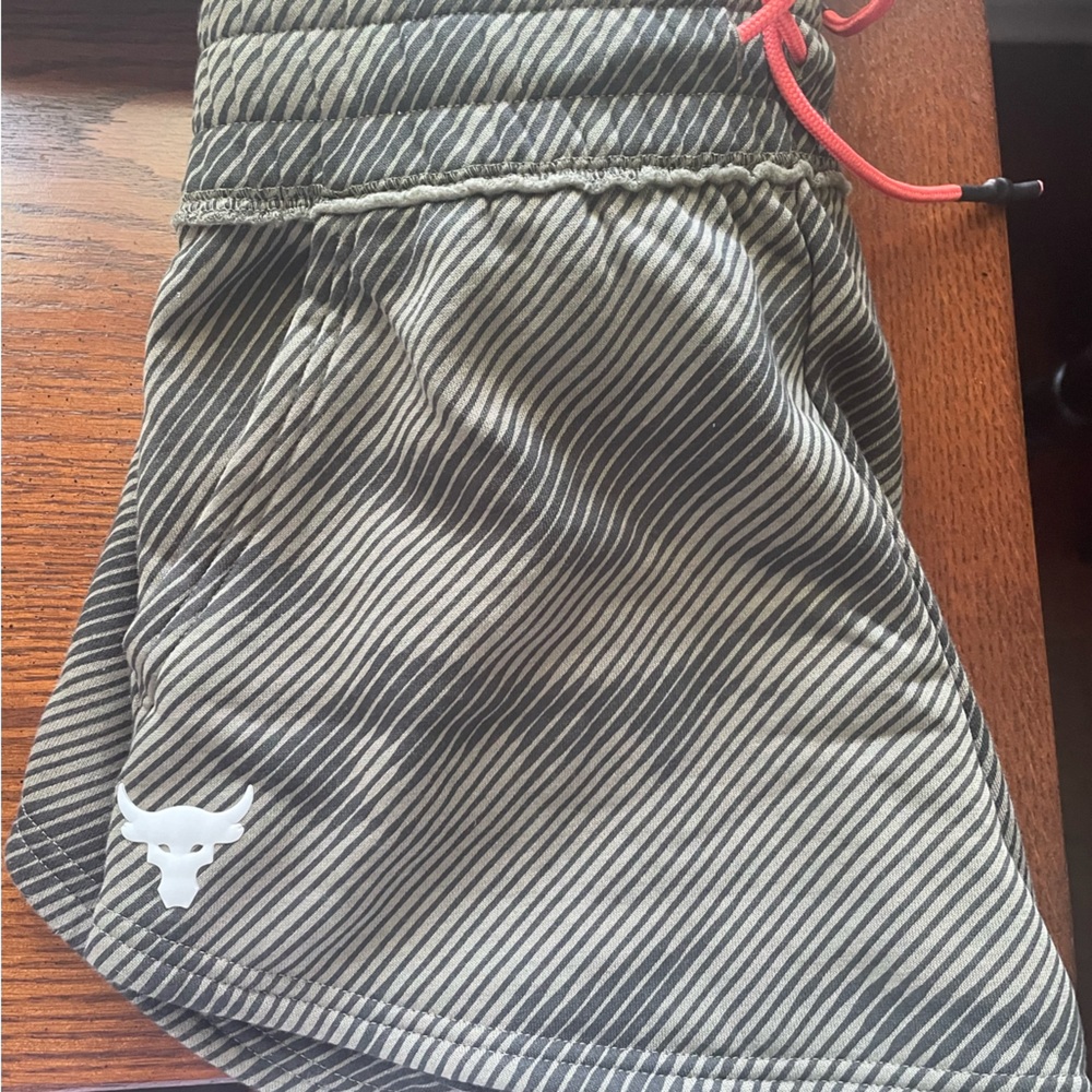 Camo under armor fleece shorts with drawstring